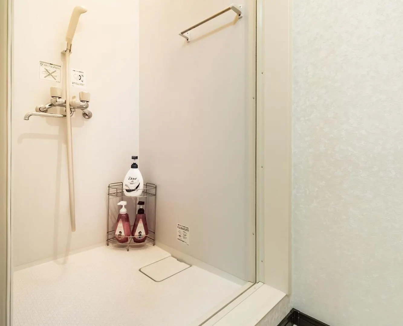 84-4, Shiomi 202, Entire Room For Rent Tokyo 0*,