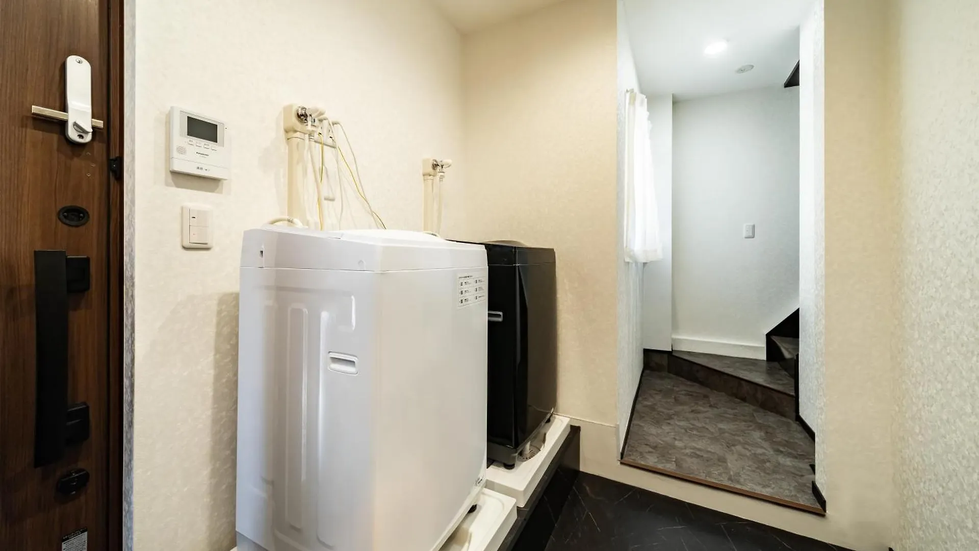 84-4, Shiomi 202, Entire Room For Rent Tokyo Apartment